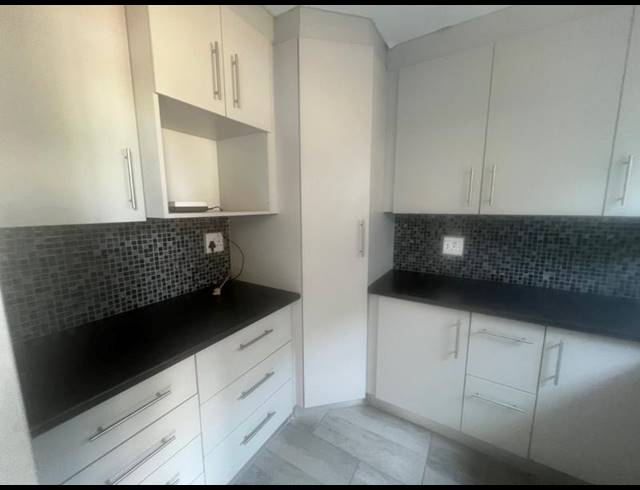 2 BEDROOM TOWNHOUSE FOR SALE IN ROSEVILLE